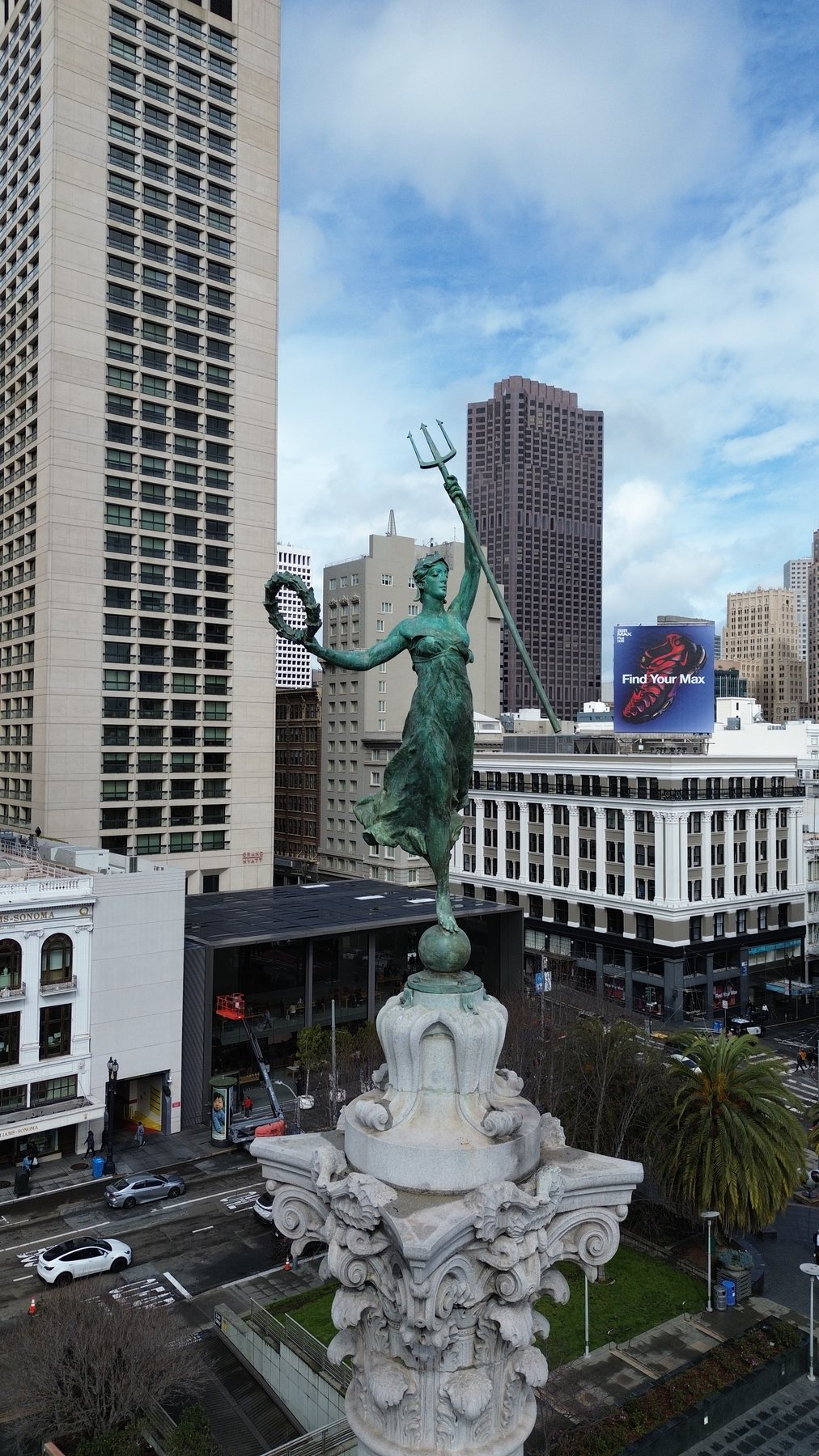 Aerial view of the Dewey Monument in Union Square, San Francisco
